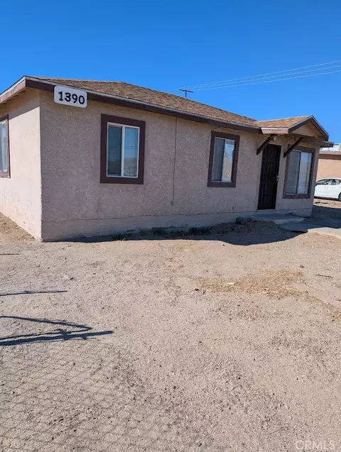 1390 Riverside Dr, Barstow, CA 92311 photo 2