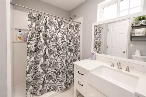 Bath - 3934 Brockton, Riverside, CA 92501 photo 4 of 4