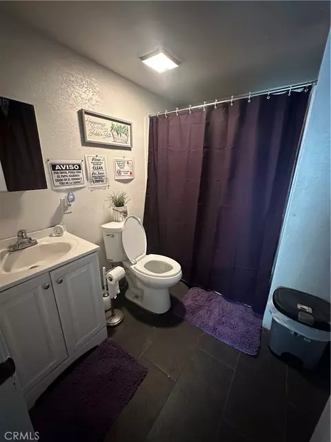 Bath - Undisclosed, Bloomington, CA 92316 photo 1 of 4