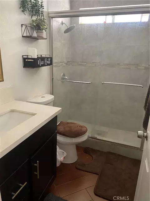 Bath - Undisclosed, Bloomington, CA 92316 photo 2 of 4