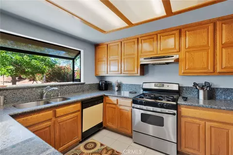 Kitchen - 13423 Palm, Hesperia, CA 92344 photo 2 of 5