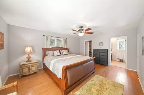 Bedroom - 26210 Circle Dr, Lake Arrowhead, CA 92352 photo 6 of 13