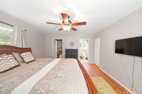 Bedroom - 26210 Circle Dr, Lake Arrowhead, CA 92352 photo 7 of 13