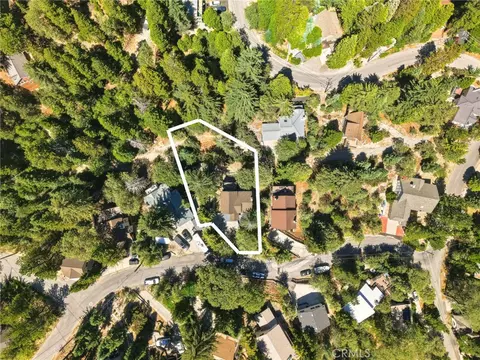 View/Area - 26210 Circle Dr, Lake Arrowhead, CA 92352 photo 3 of 5