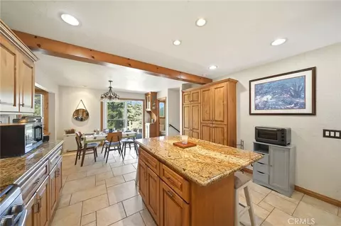 Kitchen - 26210 Circle Dr, Lake Arrowhead, CA 92352 photo 3 of 7