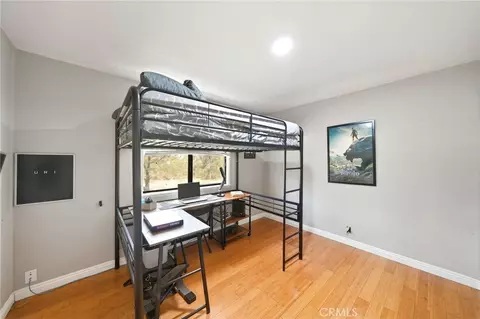 Bedroom - 26210 Circle Dr, Lake Arrowhead, CA 92352 photo 11 of 13