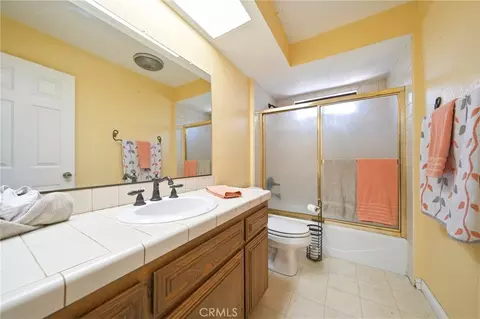 Bath - 26210 Circle Dr, Lake Arrowhead, CA 92352 photo 6 of 6