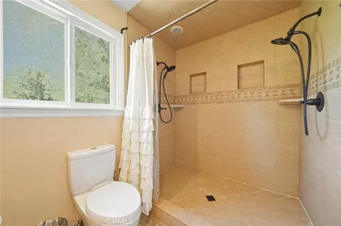 Bath - 26210 Circle Dr, Lake Arrowhead, CA 92352 photo 4 of 6