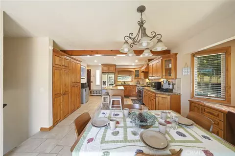 Kitchen - 26210 Circle Dr, Lake Arrowhead, CA 92352 photo 6 of 7