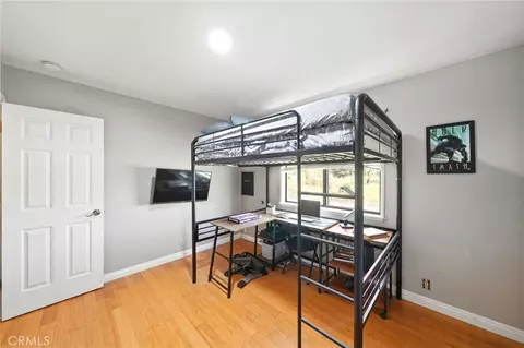 Bedroom - 26210 Circle Dr, Lake Arrowhead, CA 92352 photo 13 of 13