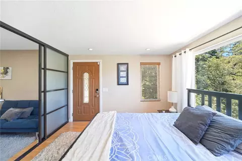 Bedroom - 26210 Circle Dr, Lake Arrowhead, CA 92352 photo 5 of 13