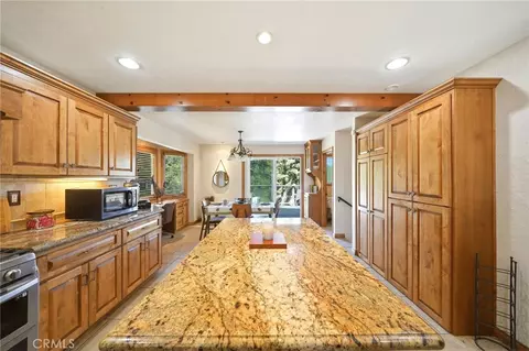 Kitchen - 26210 Circle Dr, Lake Arrowhead, CA 92352 photo 2 of 7