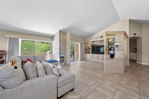Living - 497 Bannister Way #B, Simi Valley, CA 93065 photo 2 of 4