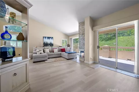Living - 497 Bannister Way #B, Simi Valley, CA 93065 photo 4 of 4