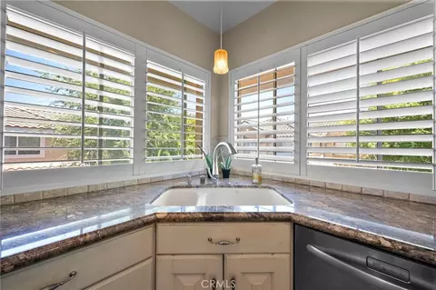 Kitchen - 497 Bannister Way #B, Simi Valley, CA 93065 photo 6 of 7