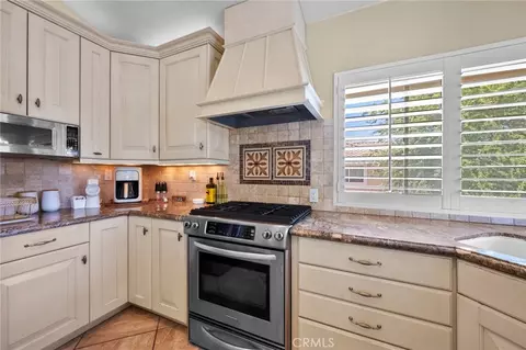 Kitchen - 497 Bannister Way #B, Simi Valley, CA 93065 photo 7 of 7