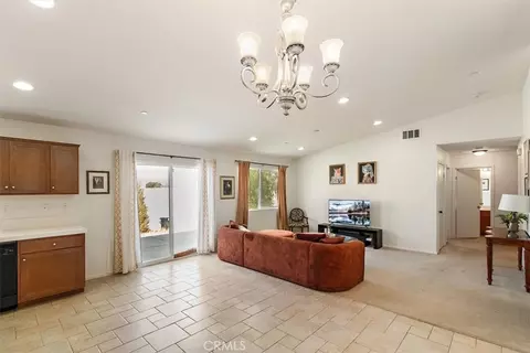 Living - 905 Broadway, Barstow, CA 92311 photo 1 of 1