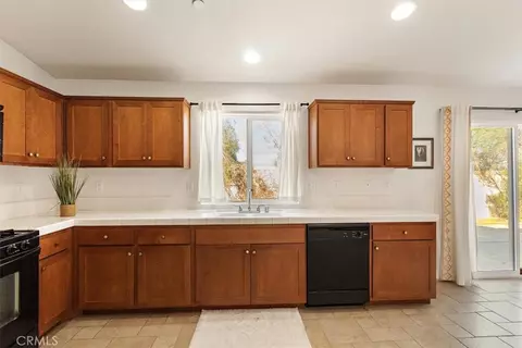 Kitchen - 905 Broadway, Barstow, CA 92311 photo 1 of 2
