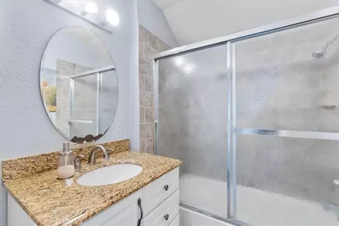 Bath - 3974 5th St, Riverside, CA 92501 photo 4 of 4