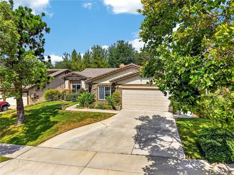11748 Fairway Dr, Yucaipa, CA 92399 photo 3
