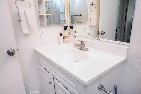 Bath - 1237 S Althea Ave, Rialto, CA 92376 photo 3 of 6