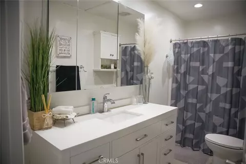 Bath - 1591 W Persimmon, Rialto, CA 92377 photo 2 of 2