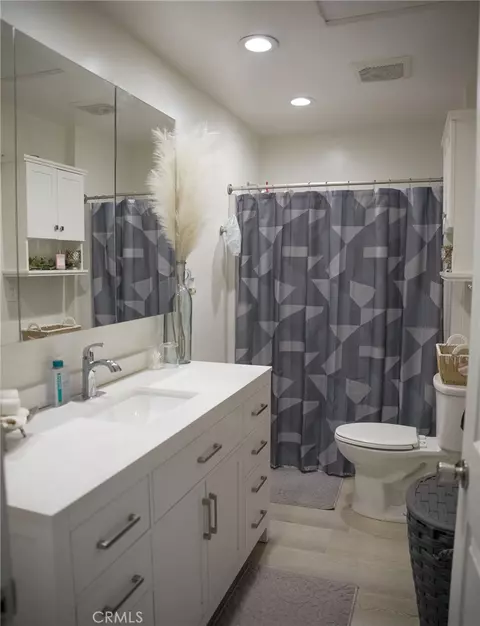 Bath - 1591 W Persimmon, Rialto, CA 92377 photo 1 of 2