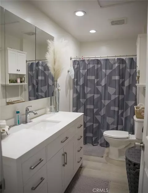 Bath - 1591 W Persimmon, Rialto, CA 92377 photo 1 of 2