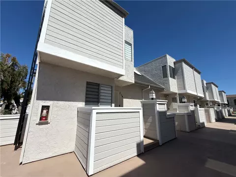 125 W South, Anaheim, CA 92805