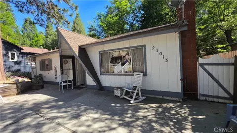 23013 Oak Ln, Crestline, CA 92325