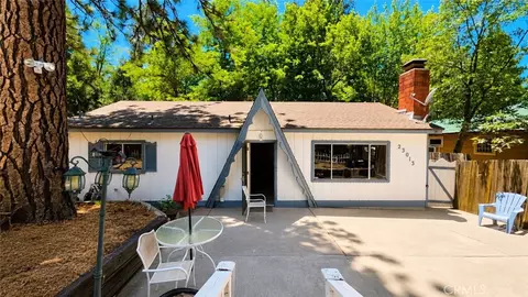 23013 Oak Ln, Crestline, CA 92325