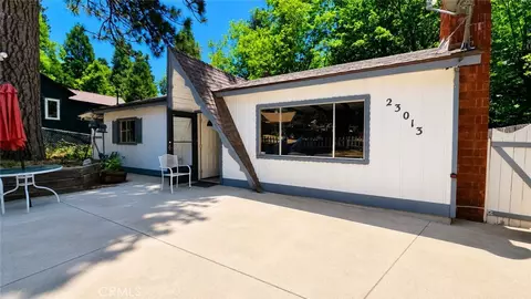 23013 Oak Ln, Crestline, CA 92325