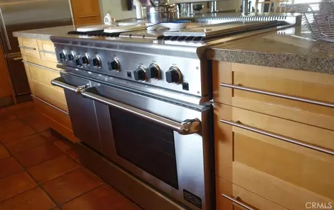 Kitchen - 15201 Pocahantas, Apple Valley, CA 92307 photo 4 of 6