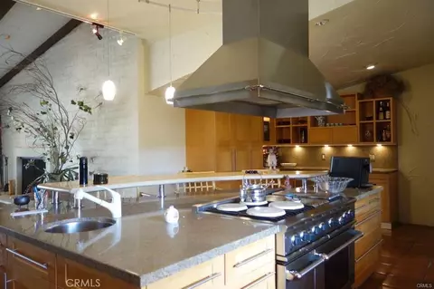 Kitchen - 15201 Pocahantas, Apple Valley, CA 92307 photo 2 of 6