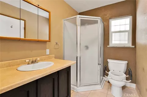 Bath - 18663 Mojave St, Hesperia, CA 92345 photo 1 of 1