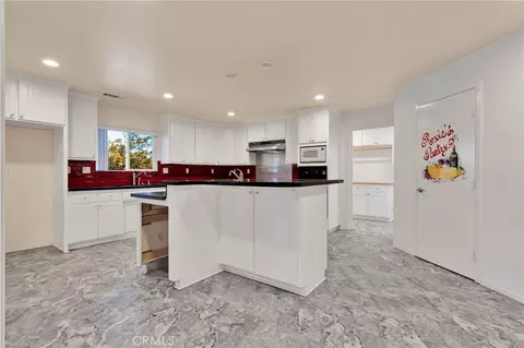 Kitchen - 18663 Mojave St, Hesperia, CA 92345 photo 6 of 6