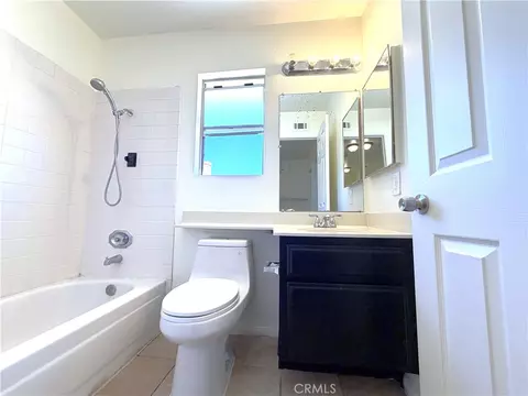 Bath - 39858 Amberley Cir, Temecula, CA 92591 photo 2 of 4