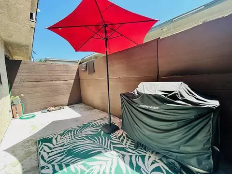 Exterior - 7304 Exeter St #E, Paramount, CA 90723 photo 2 of 7