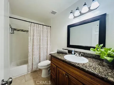 Bath - 7304 Exeter St #E, Paramount, CA 90723 photo 2 of 4