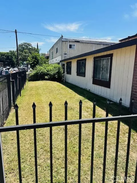 Exterior - 7304 Exeter St #E, Paramount, CA 90723 photo 7 of 8