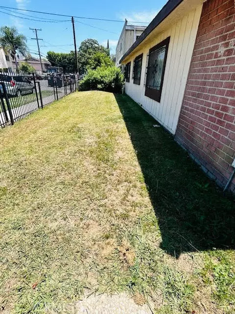 Exterior - 7304 Exeter St #E, Paramount, CA 90723 photo 6 of 8