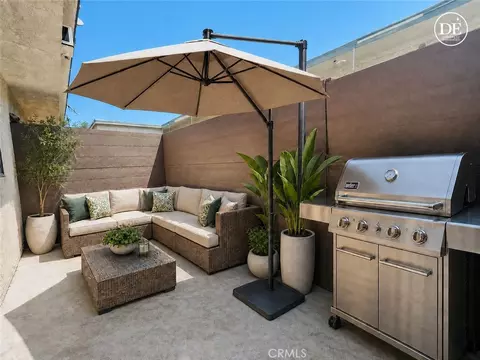 Exterior - 7304 Exeter St #E, Paramount, CA 90723 photo 1 of 7