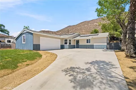 5945 Paramount Dr, Jurupa Valley, CA 92509