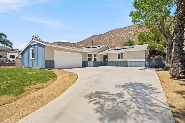 5945 Paramount Dr, Jurupa Valley, CA 92509