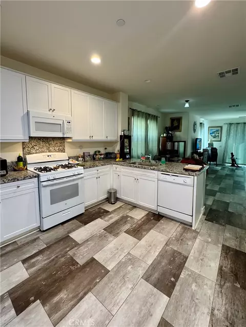Kitchen - 5355 N Alumni, San Bernardino, CA 92407 photo 1 of 2