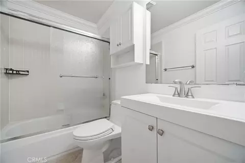 Bath - 8 Magellan Aisle, Irvine, CA 92620 photo 2 of 4