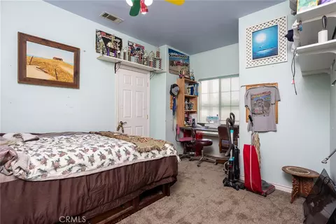 Bedroom - 1220 Smoke Tree, Pinon Hills, CA 92372 photo 2 of 3