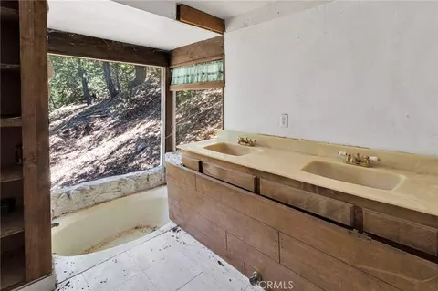 Bath - 1333 Finger, Lake Arrowhead, CA 92352 photo 4 of 5
