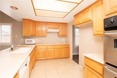Kitchen - 946 Coronado, Upland, CA 91786 photo 3 of 4
