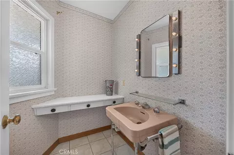 Bath - 543 Ranch Ln, Glendora, CA 91741 photo 3 of 4